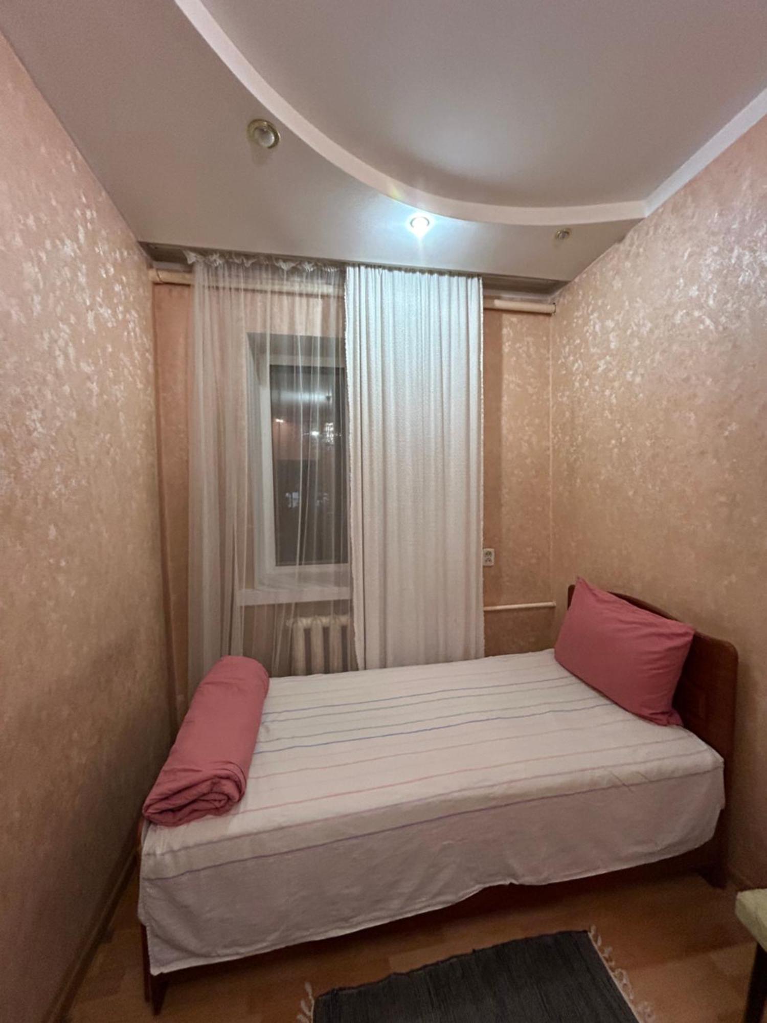 Three Bedroom Stepana Bandery Street Rivne Bagian luar foto
